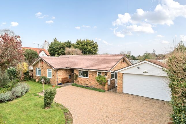 4 bed property, in Blackpond Lane, £825,000