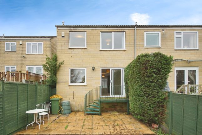 2 bed property, in Pennine Road, £285,000