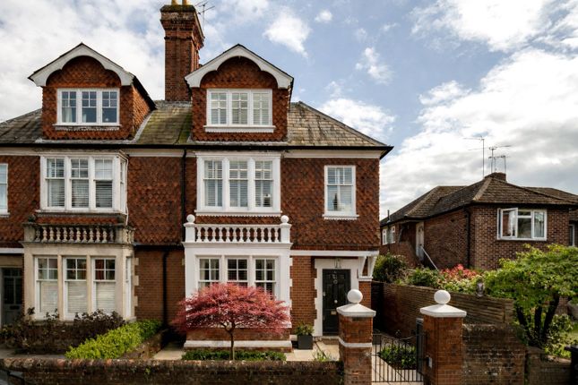3 bed property, in Beaumont Rise, £1,995,000