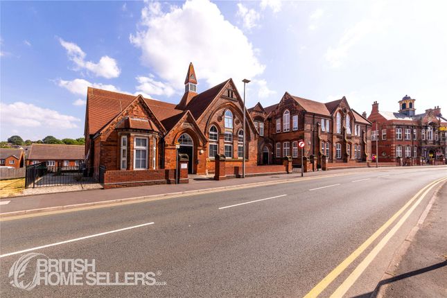 1 bed property, in Crocketts Lane, £115,000
