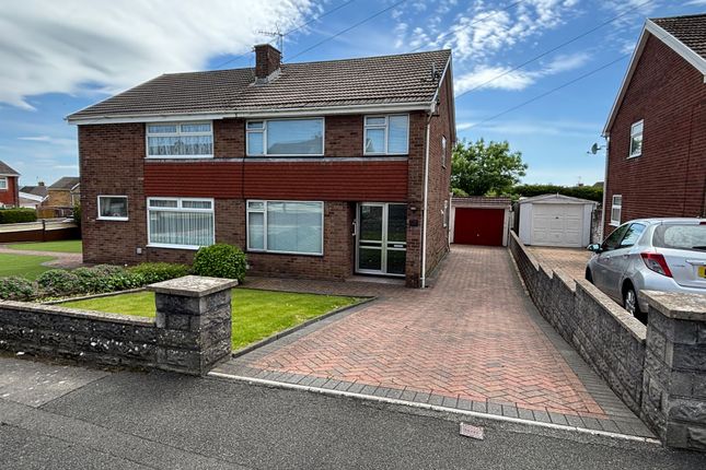 3 bed property, in Kensington Drive, £215,000