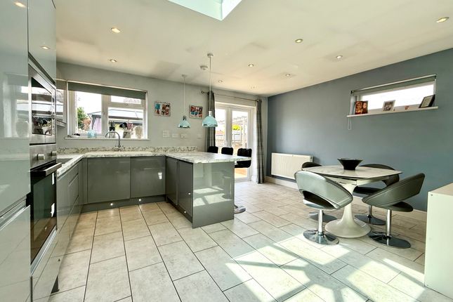 3 bed property, in Conifer Grove, £340,000