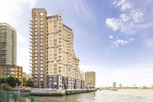 2 bed property, in Westferry Road, £450,000