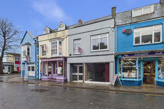 2 bed property, in White Lion Street, £285,000