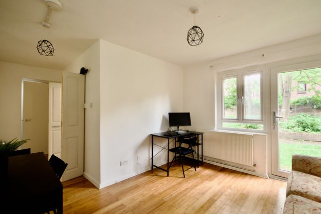 1 bed property, in Plevna Crescent, £300,000