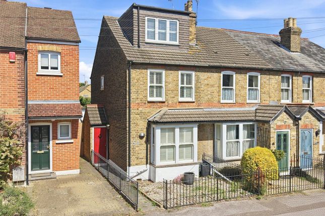 3 bed property, in Woburn Avenue, £695,000