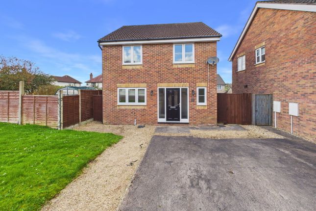 3 bed property, in The Paddocks, £300,000