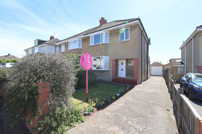 3 bed property, in Woodhall Close, £425,000