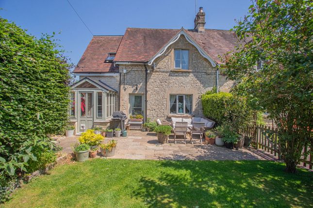 3 bed property, in Kingscote, £550,000