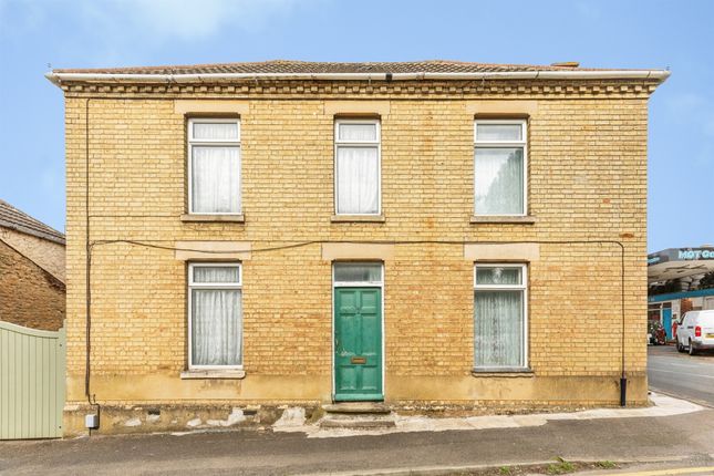 4 bed property, in Bridge Street, £270,000