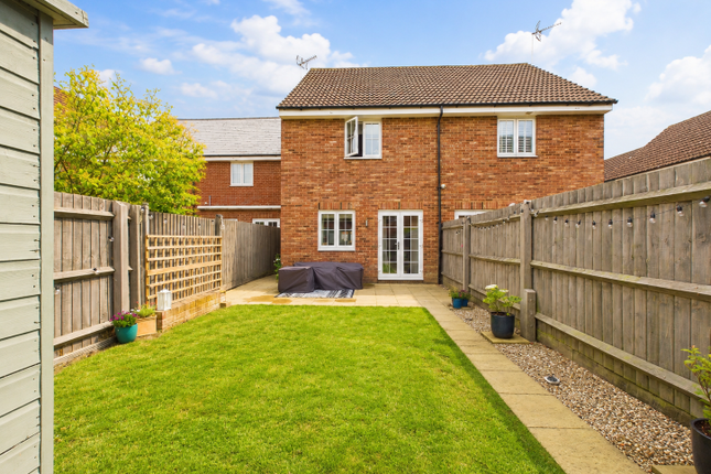 2 bed property, in Rumbles Way, £350,000