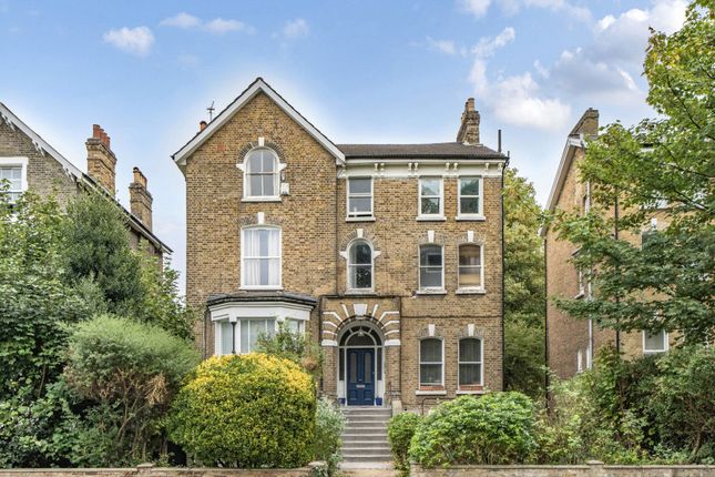1 bed property, in Manor Park, £325,000