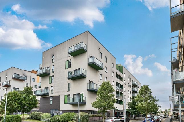 2 bed property, in Chapel Court, £290,000