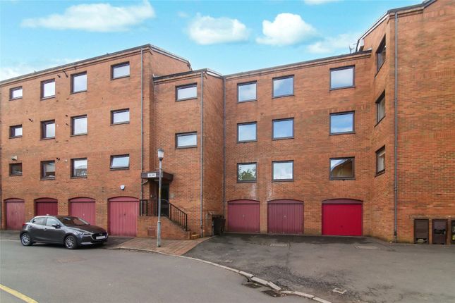 2 bed property, in Ascot Court, £200,000