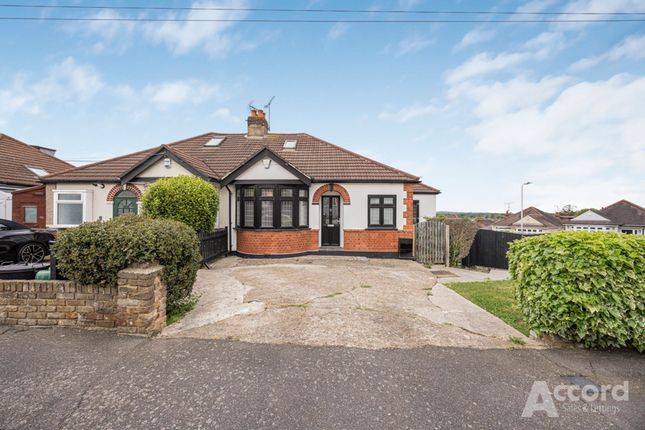 3 bed property, in Lawns Way, £525,000