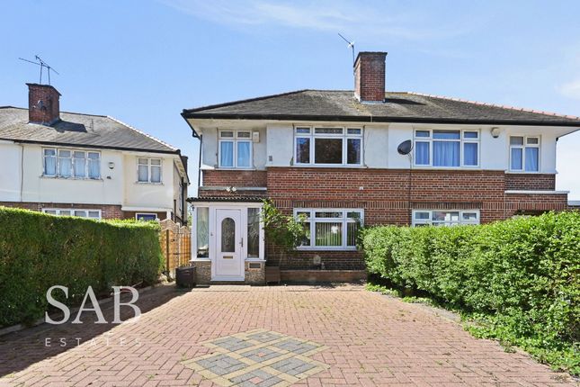 3 bed property, in Penn Close, £600,000