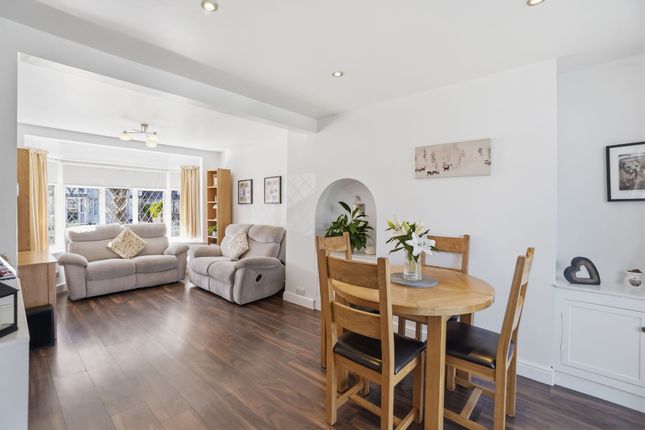 3 bed property, in Seymour Avenue, £525,000