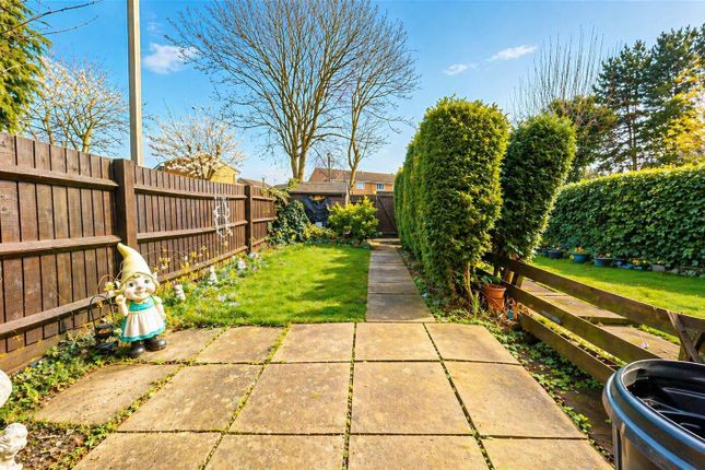 2 bed property, in Sharman Walk, £229,995
