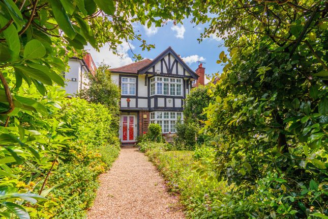 4 bed property, in Highgate West Hill, £2,200,000