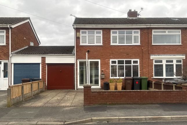 3 bed property, in 13 Calder Drive, £155,000