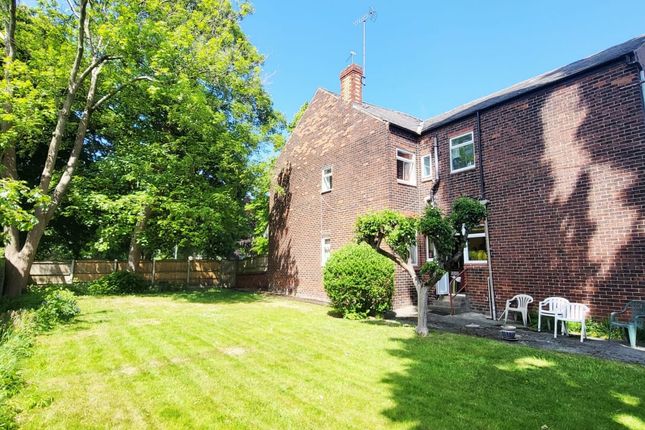 4 bed property, in Monton Green, £450,000