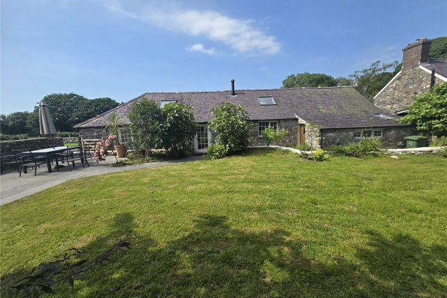 3 bed property, in Groeslon, £625,000
