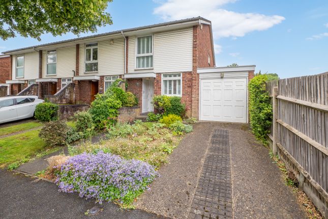 2 bed property, in Stanley Road, £475,000
