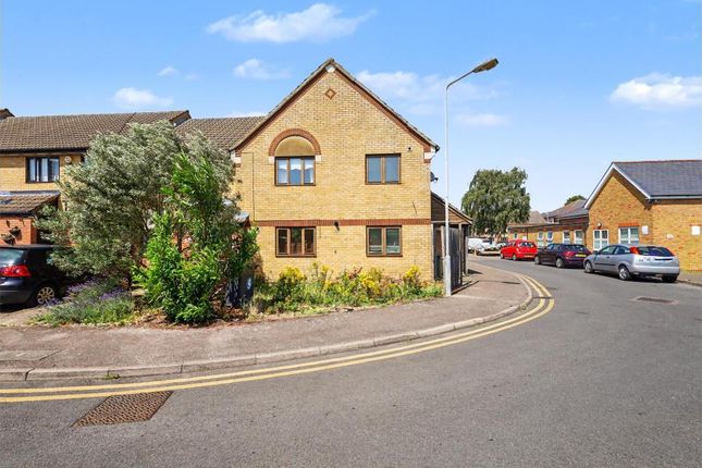 2 bed property, in 2 Heaton Close, £205,000