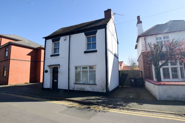 2 bed property, in Crescent Road, £160,000