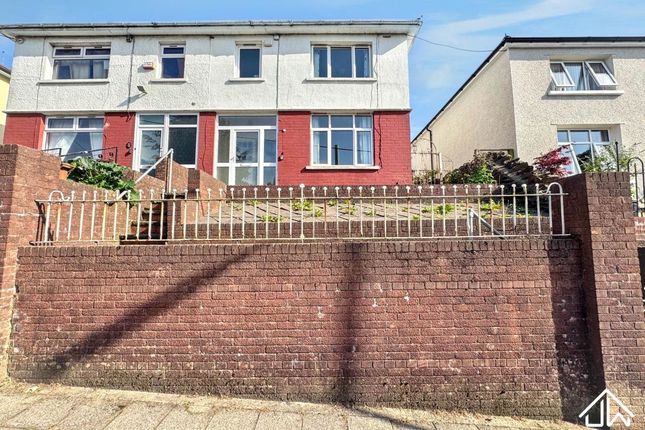 3 bed property, in Central Avenue, £180,000