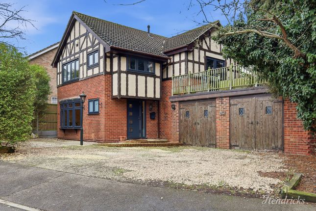 3 bed property, in Oak Walk, £500,000