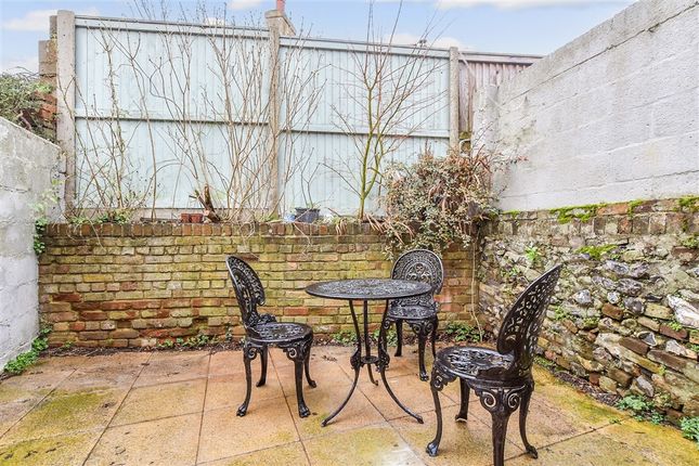 2 bed property, in Back Street, £195,000