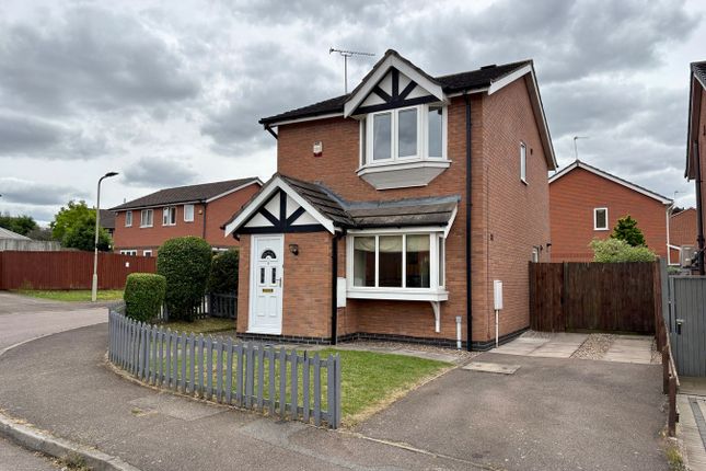 3 bed property, in Geveze Way, £285,000