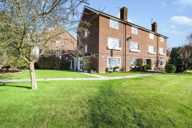 2 bed property, in Bournehall, £400,000