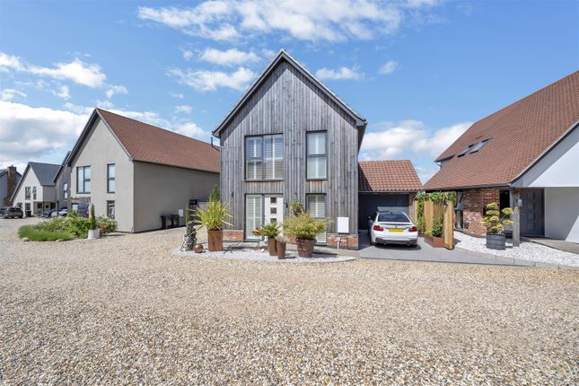 3 bed property, in Ashfield Road, £595,000