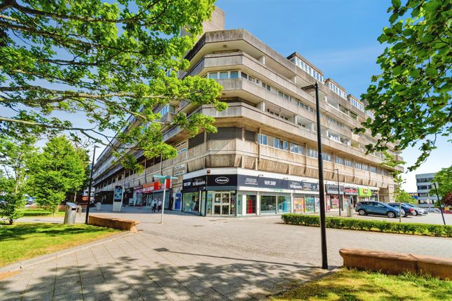 3 bed property, in Commercial Road, £80,000