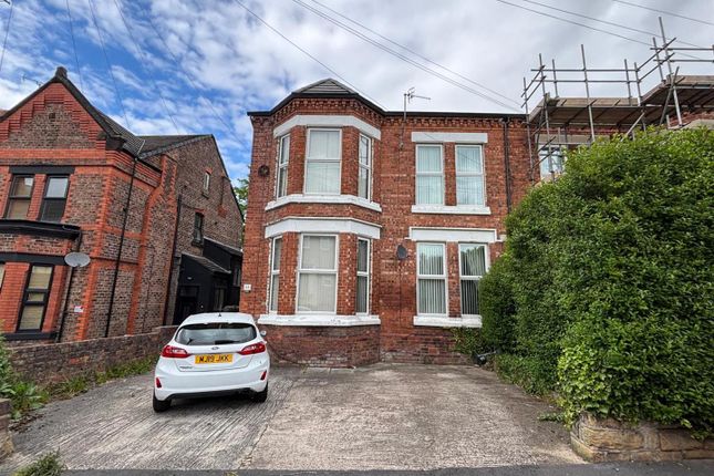 5 bed property, in North Road, £260,000