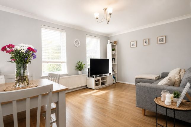 1 bed property, in Cleveden House, £180,000