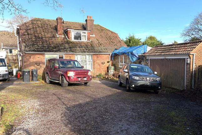 5 bed property, in Haycrafts Lane, £595,000