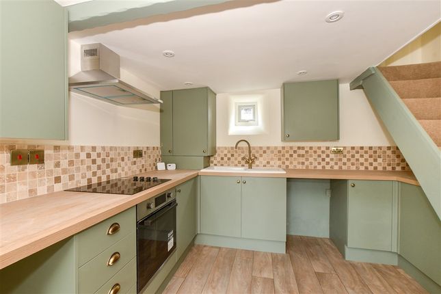 2 bed property, in Clarence Road, £175,000