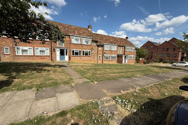 2 bed property, in Amberden Avenue, £355,000