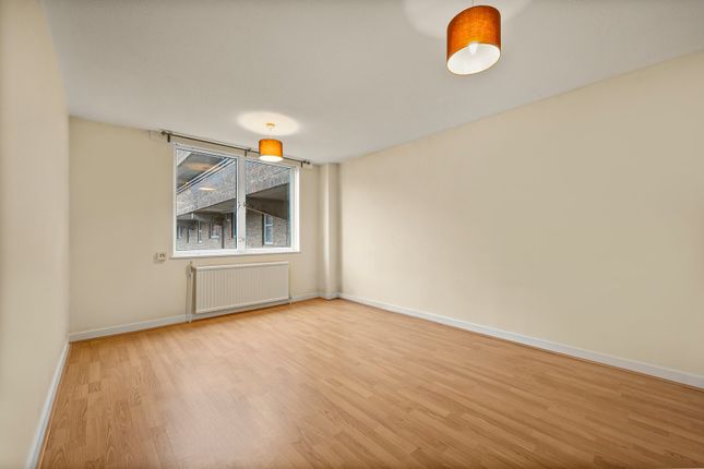 2 bed property, in Farriers House, £525,000