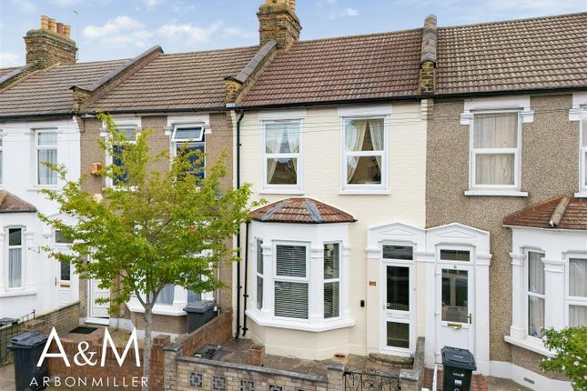 2 bed property, in Perkins Road, £450,000