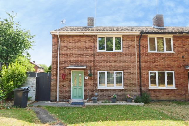 2 bed property, in Lilac Road, £170,000