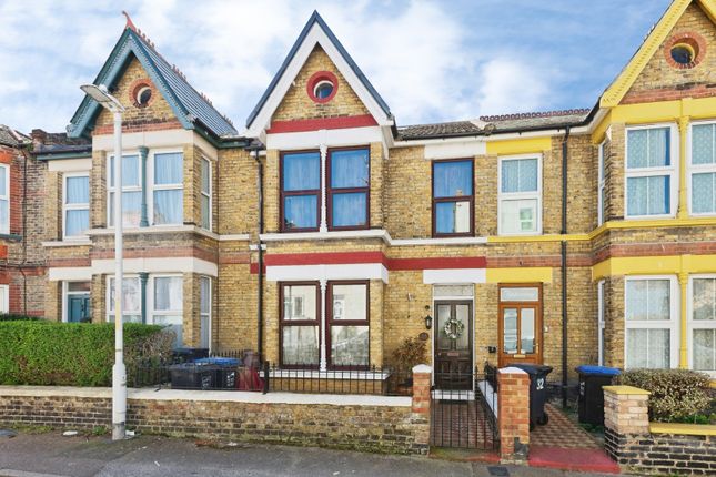 3 bed property, in Dane Hill Row, £300,000