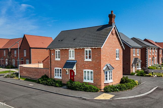 3 bed property, in Mill Grove, £375,000