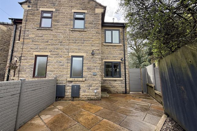 3 bed property, in Macclesfield Road, £265,000