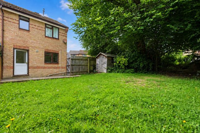 2 bed property, in Juniper Court, £230,000