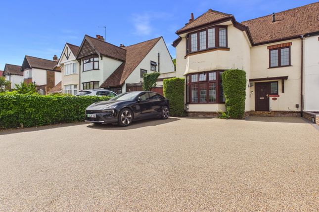 3 bed property, in The Ridgeway, £525,000