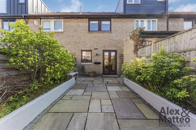 2 bed property, in Strathnairn Street, £550,000